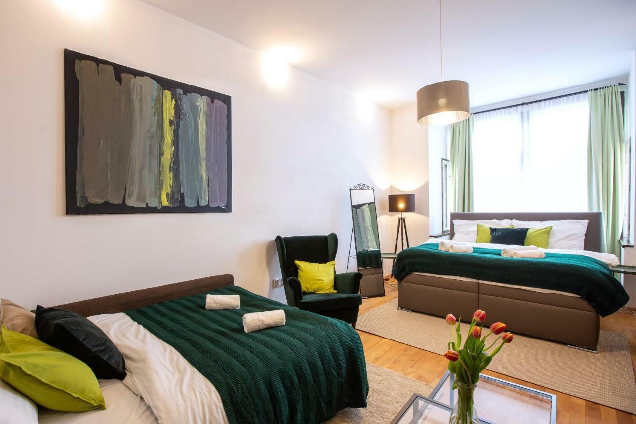 Modern Family Apt. With Central Square Entrance Χράντεκ Κράλοβε Εξωτερικό φωτογραφία